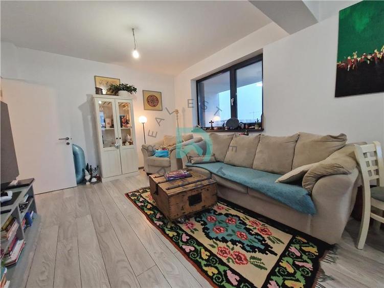 Apartament cu 3 camere decomandat în Tractorul