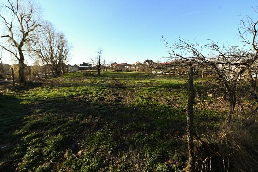 Teren Construcții intravilan de 1475 mp, în Periferie