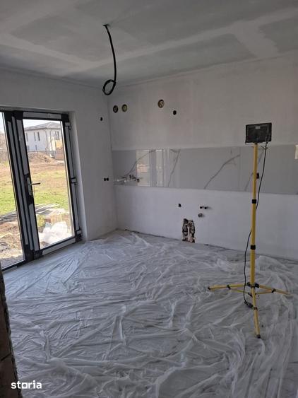 Casă cu 2 camere cu Teren 425 Mp în Holboca