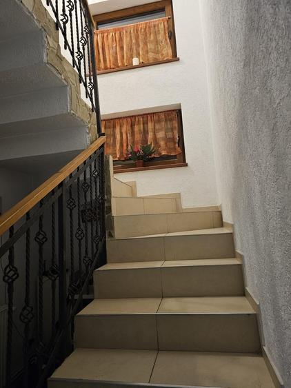Casă individuală cu 4 camere cu Canalizare în Ghiroda