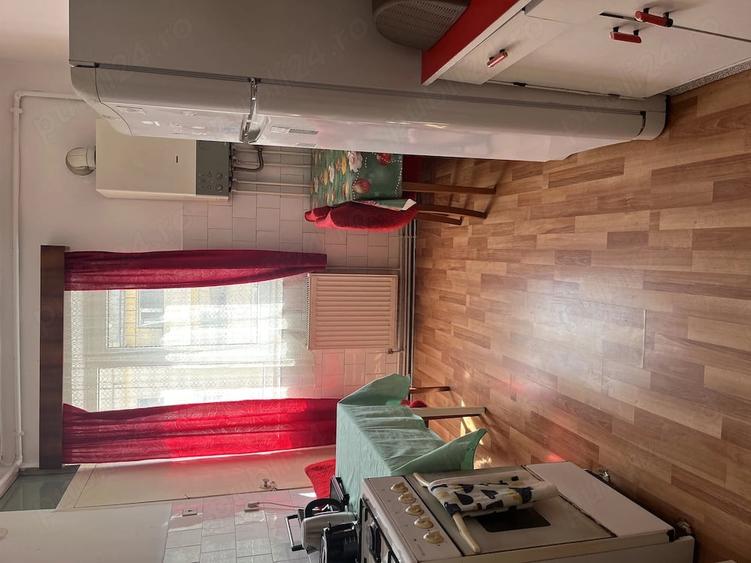 Apartament cu 3 camere decomandat în Valea Aurie