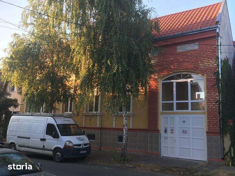 Casă cu 3 camere decomandat cu Teren 300 Mp în Central