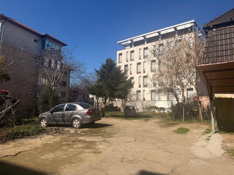 Apartament cu 4 camere semidecomandat în Central