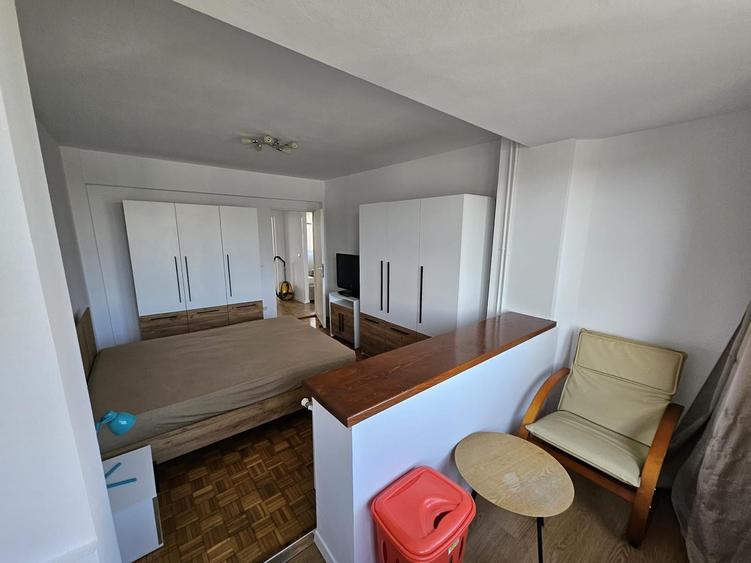 Apartament cu 3 camere semidecomandat, mobilat în Ultracentral