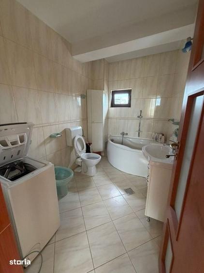 Apartament cu 5 camere semidecomandat în Domenii