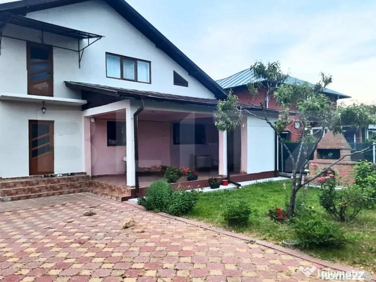 Casă cu 7 camere cu Teren 3000 Mp în Central