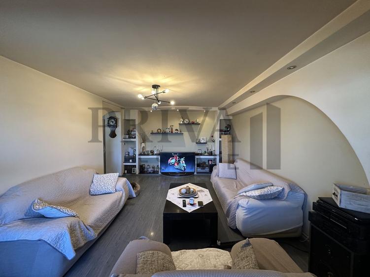 Apartament cu 4 camere decomandat, mobilat în Bucovina
