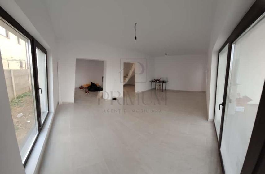 Duplex cu 5 camere cu Teren 287 Mp în Chișoda