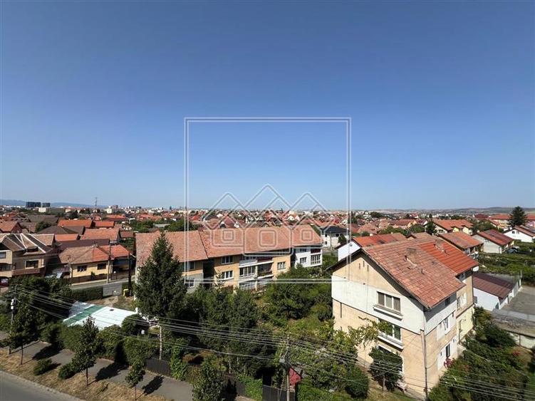 Apartament cu 4 camere decomandat în Vasile Aaron
