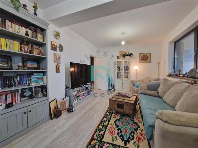 Apartament cu 3 camere decomandat în Tractorul