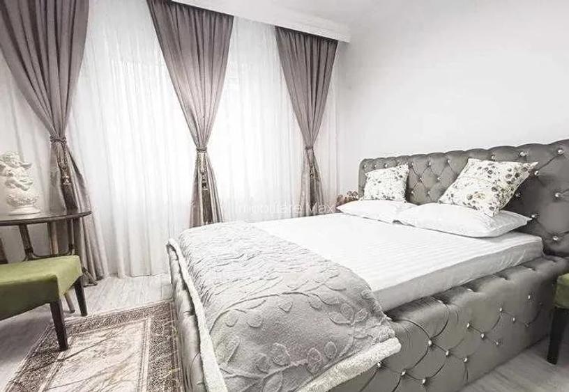 Apartament cu 3 camere în Regie