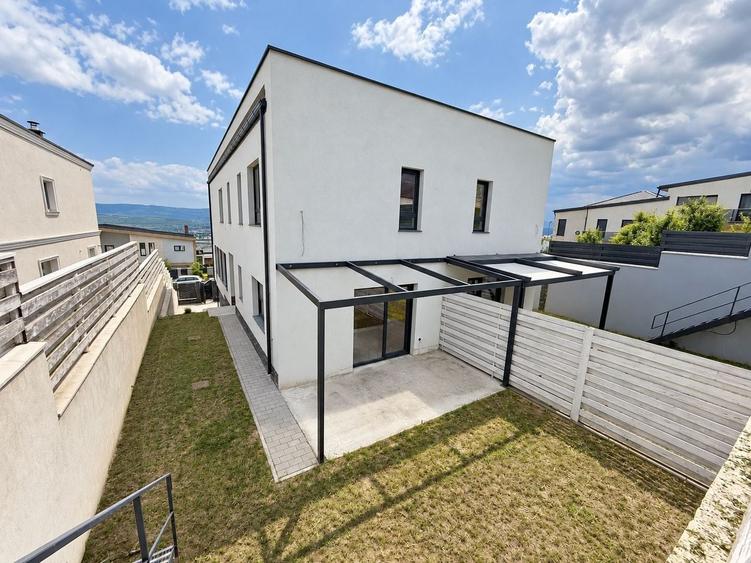 Duplex cu 4 camere cu Canalizare în Iris