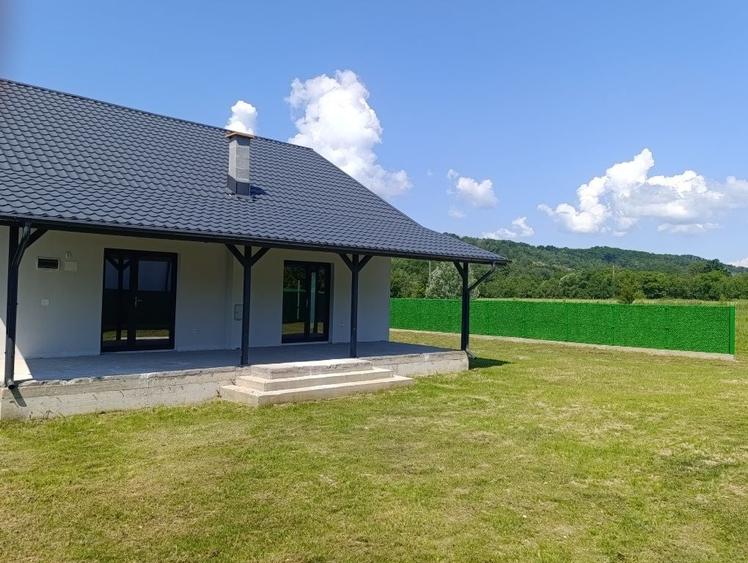 Casă cu 4 camere în Drăganu