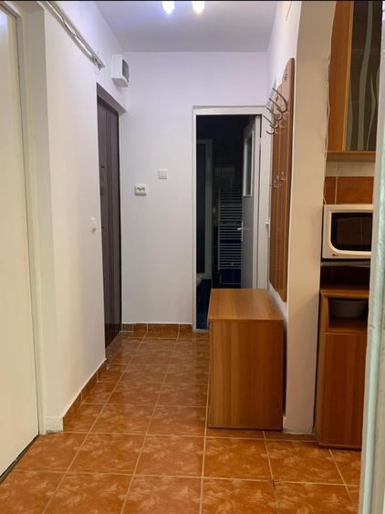 Apartament cu 3 camere decomandat în Romanești