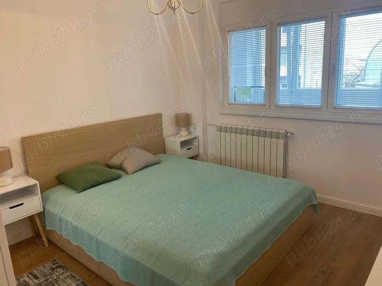 Apartament cu 3 camere decomandat în Calea Victoriei