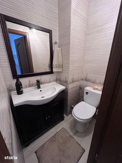 Apartament cu 3 camere decomandat în Găvana