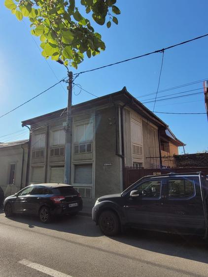 Casă cu 4 camere în Central