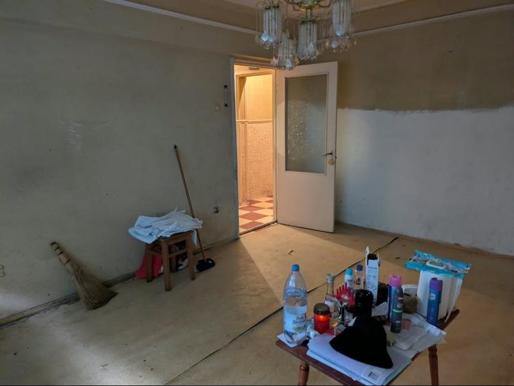 Apartament cu 3 camere semidecomandat, mobilat în Radu Negru