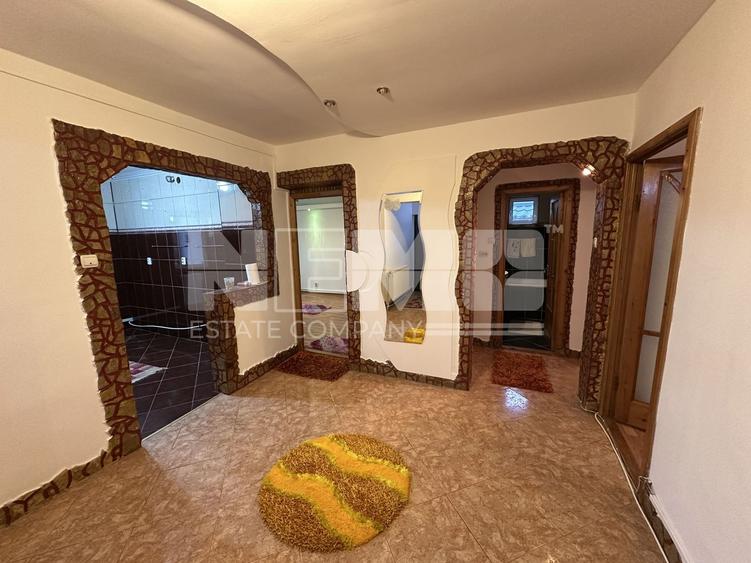 Apartament cu 3 camere semidecomandat în Central