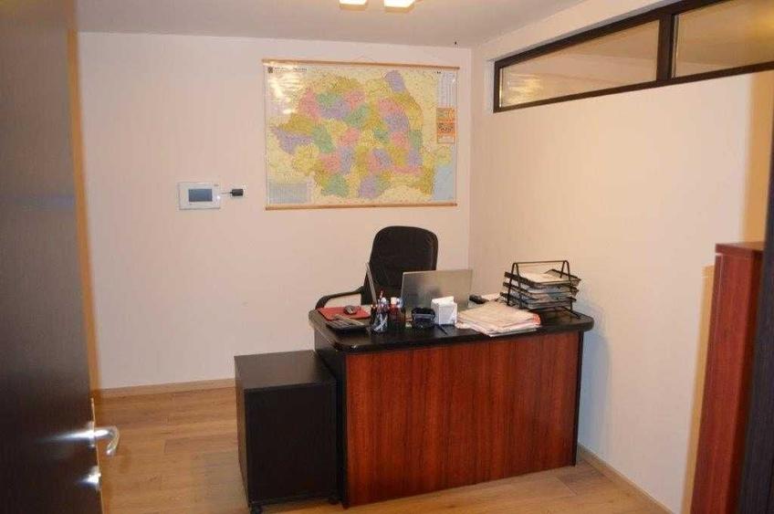Apartament cu 4 camere decomandat în Muncii