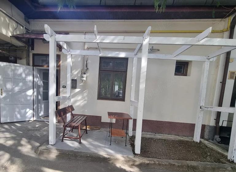 Garsonieră decomandată în Central