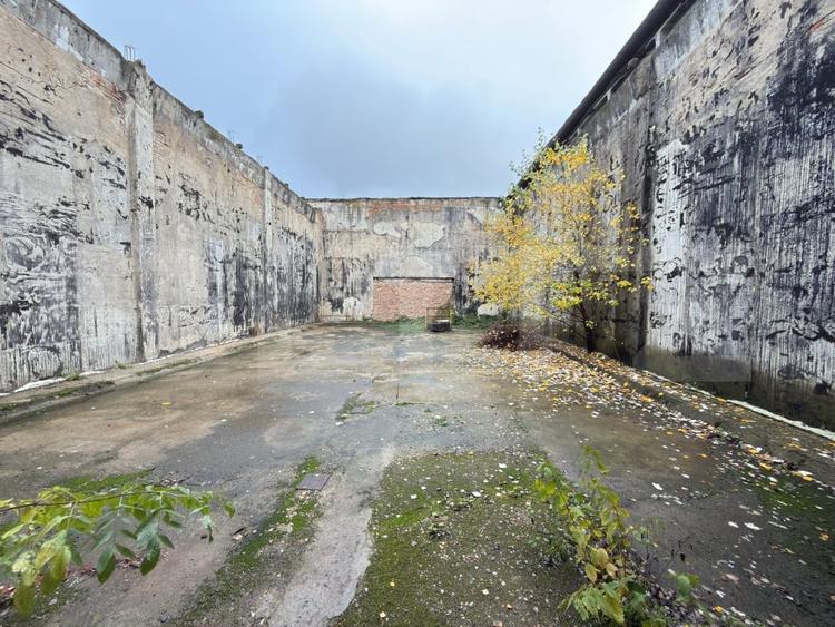 Spațiu industrial, de 2,800 mp, în Botizului