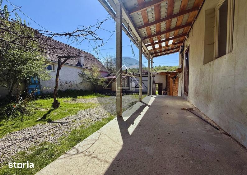 Casă cu 2 camere cu Teren 1414 Mp în Laslea