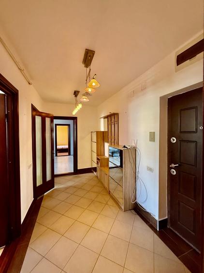 Apartament cu 3 camere semidecomandat în Ultracentral