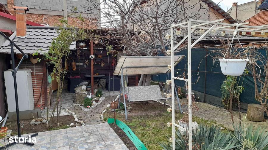 Casă cu 10 camere cu Teren 250 Mp în Central