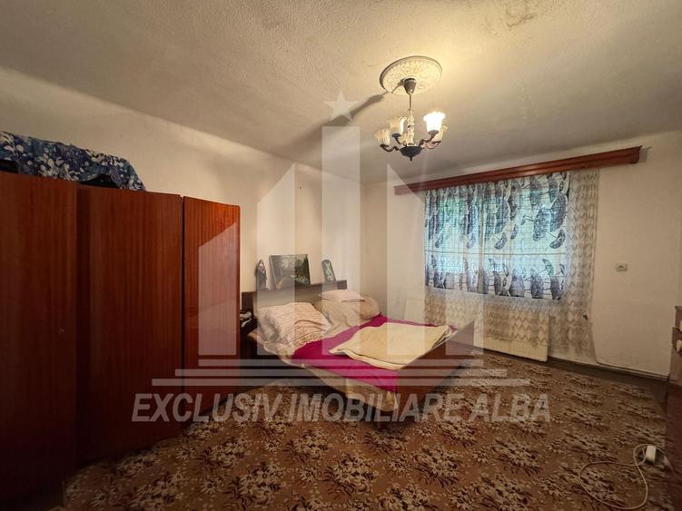 Casă individuală cu 4 camere cu Canalizare în Petrești
