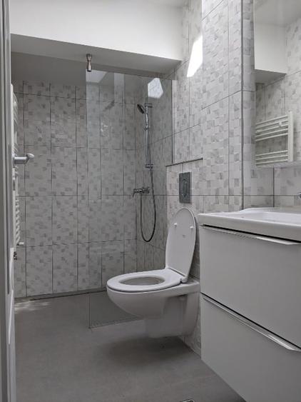 Apartament cu 3 camere decomandat în Noua