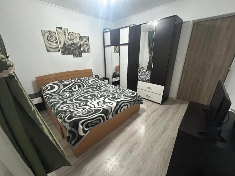 Apartament cu 5 camere decomandat, mobilat în UMT