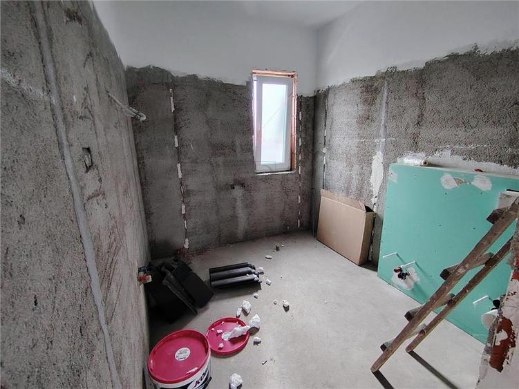 Duplex cu 4 camere cu Canalizare în Moșnița Veche