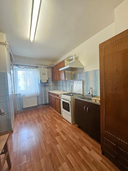 Apartament cu 3 camere decomandat, mobilat în Exercițiu