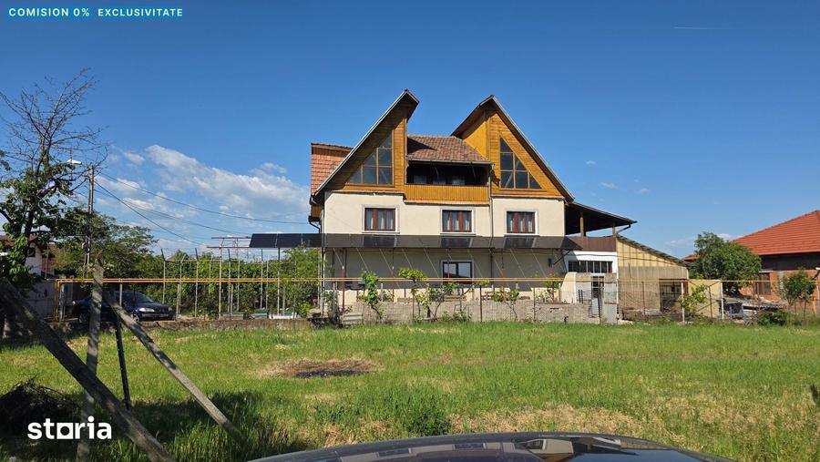 Casă cu 6 camere cu Teren 750 Mp în Schela
