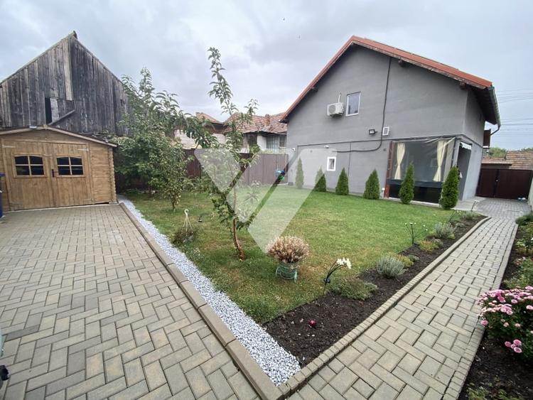 Casă individuală cu 5 camere cu Canalizare în Șura Mare
