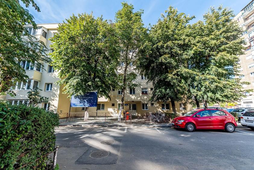 Apartament cu 3 camere semidecomandat în Aurel Vlaicu