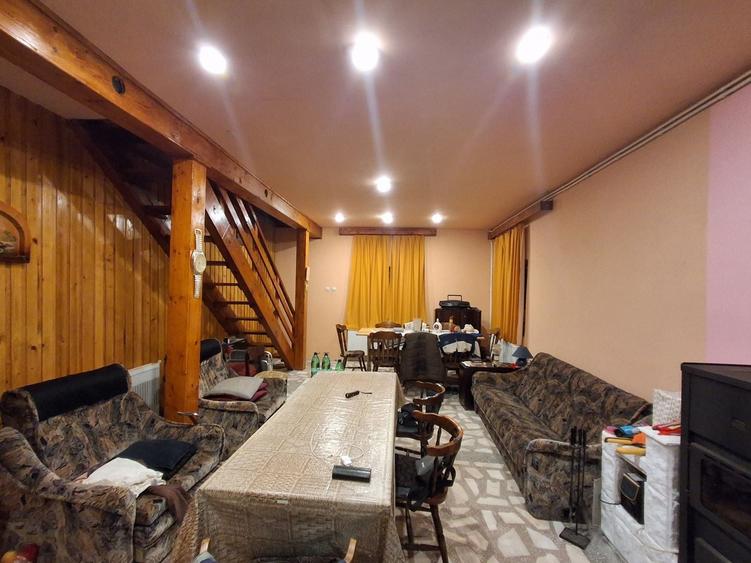 Casă cu 4 camere în Văliug
