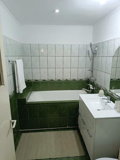 Apartament cu 3 camere decomandat în Bratia din Deal