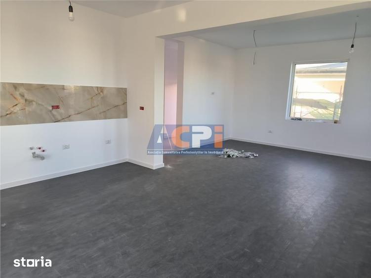 Casă cu 4 camere cu Teren 490 Mp în Adunații-Copăceni