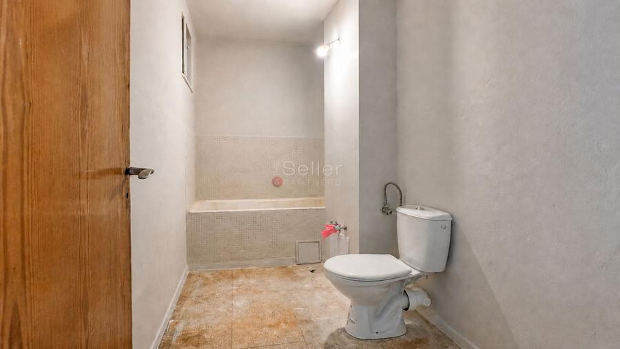 Apartament cu 2 camere semidecomandat în Centrul Civic