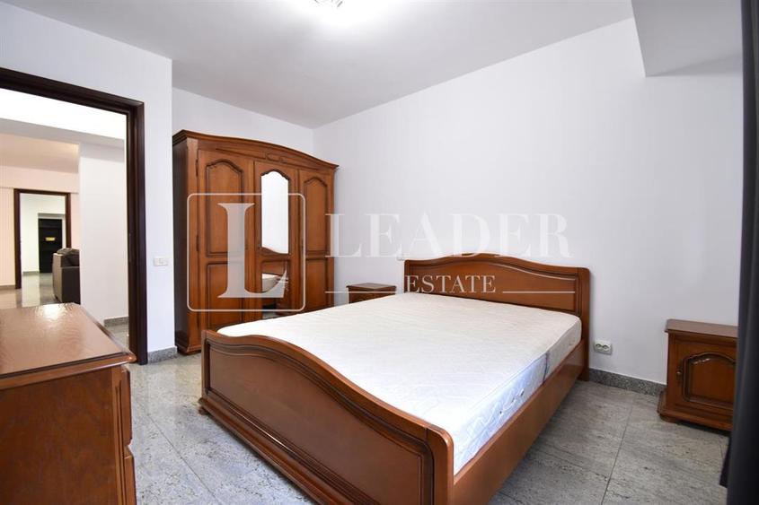 Apartament cu 4 camere semidecomandat în Aviatorilor