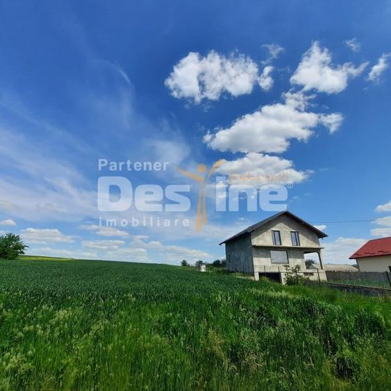 Casă individuală cu 5 camere cu Garaj în Muntenii de Sus