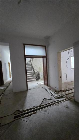 Casă cu 20 camere cu Teren 404 Mp în Universitate