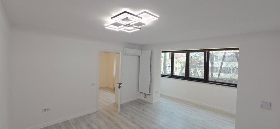 Apartament cu 2 camere semidecomandat, mobilat în Cișmigiu
