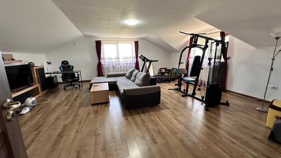 Casă individuală cu 4 camere cu Teren 866 Mp în Săcel