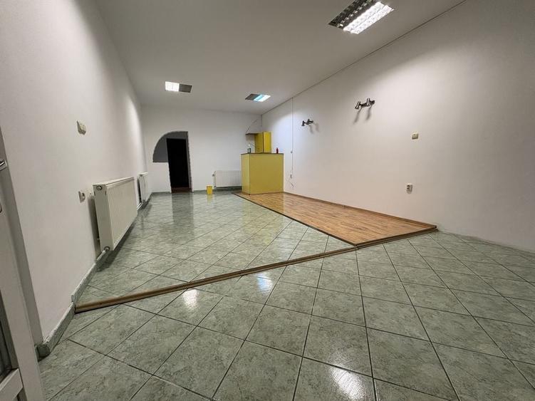 Spațiu comercial, de 90 mp, în Livada