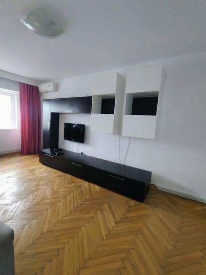Apartament cu 3 camere decomandat în Tomis III