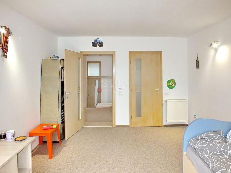 Casă individuală cu 5 camere cu Teren 1000 Mp în Stupini