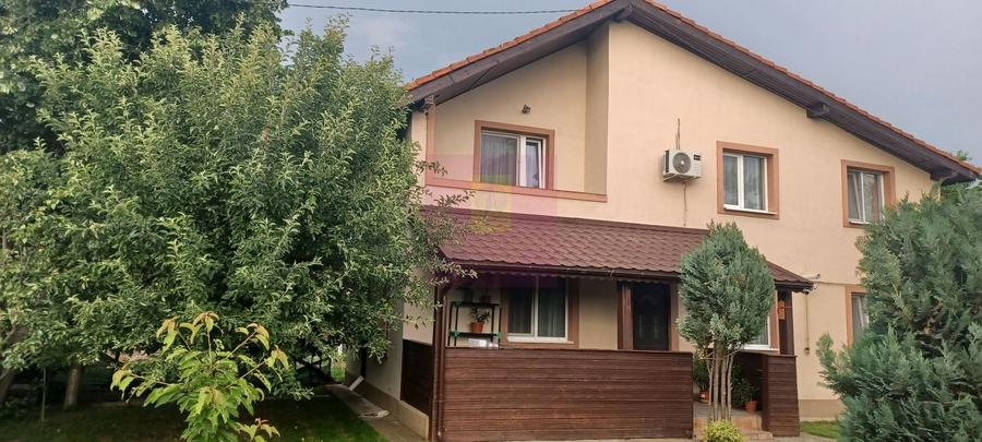 Casă individuală cu 4 camere cu Canalizare în Săbăreni